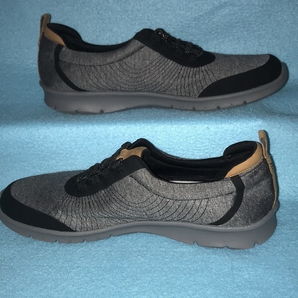 𝅺CLOUDSTEPPERS by Clarks gray black slip ons ultra lightweight NEW size 9 1/2 M - Picture 2 of 6